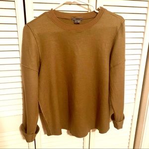 Camel sweater with cuffed sleeves